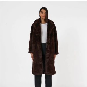 Apparis Scarlet Coat